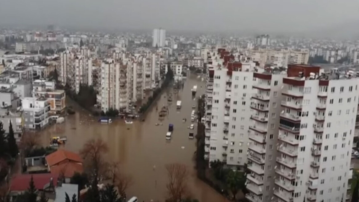 Αττάλεια: Απόκοσμες εικόνες λόγω της κακοκαιρίας: Πλημμύρισαν δρόμοι και σπίτια, ένας νεκρός - Δείτε βίντεο