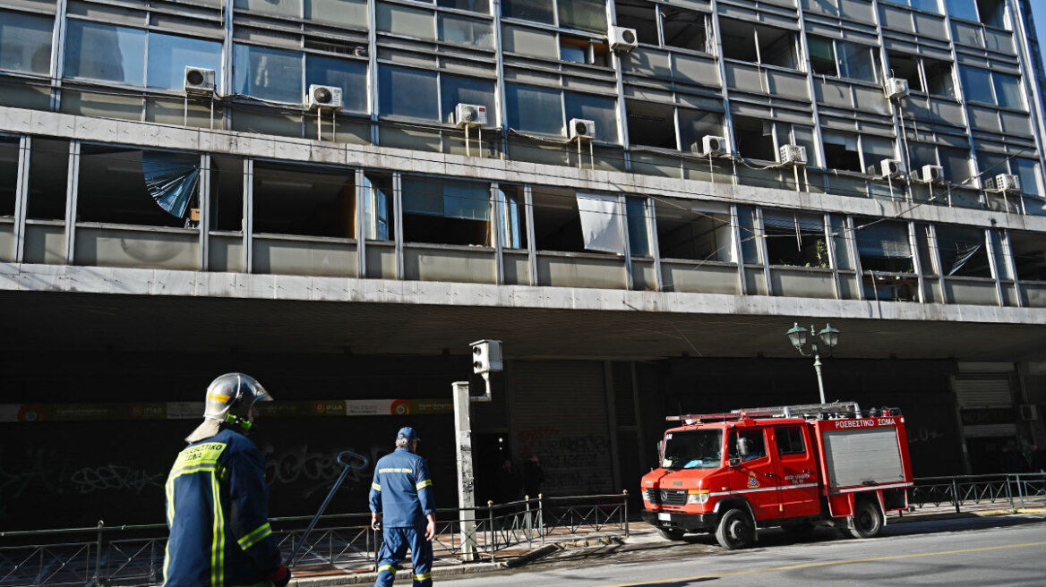 Βόμβα στο υπουργείο Εργασίας: Βρέθηκε η μηχανή των δραστών - Ψάχνουν αποτυπώματα και DNA