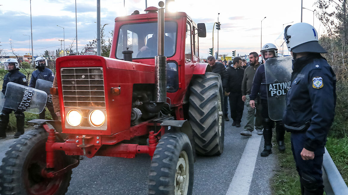 Αγρότες: Συνεχίζουν τις κινητοποιήσεις σε Λάρισα και Καρδίτσα και Μάλγαρα - Στους δρόμους με τα τρακτέρ