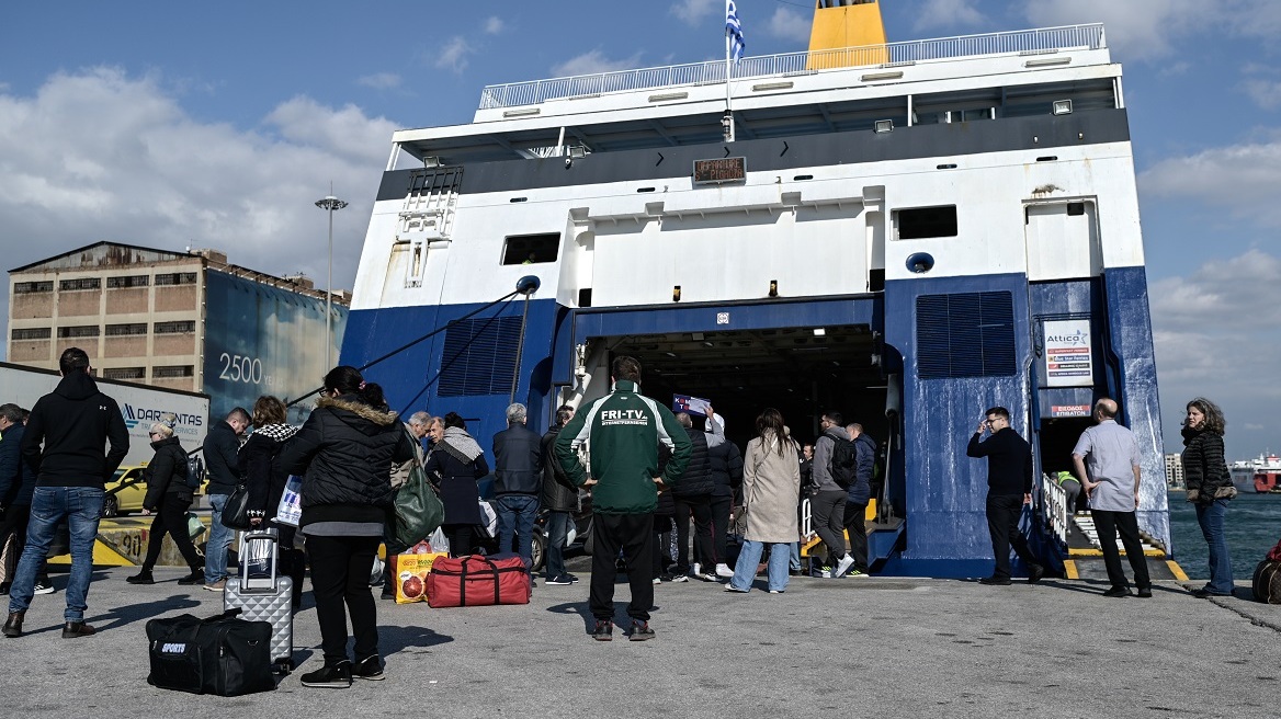 Αναπληρωτές καθηγητές: Εκπτώσεις σε ακτοπλοϊκά και αεροπορικά εισιτήρια για να μεταβούν στον τόπο τοποθέτησή τους