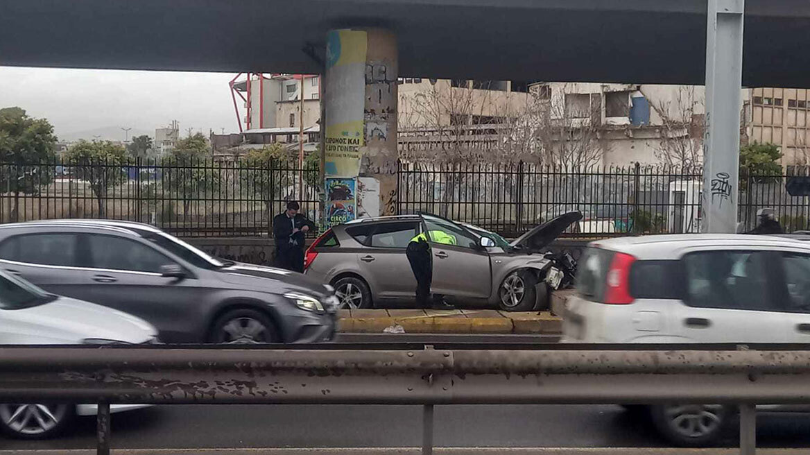 Θανατηφόρο τροχαίο με έναν νεκρό το πρωί στον Πειραιά - Δείτε φωτογραφίες