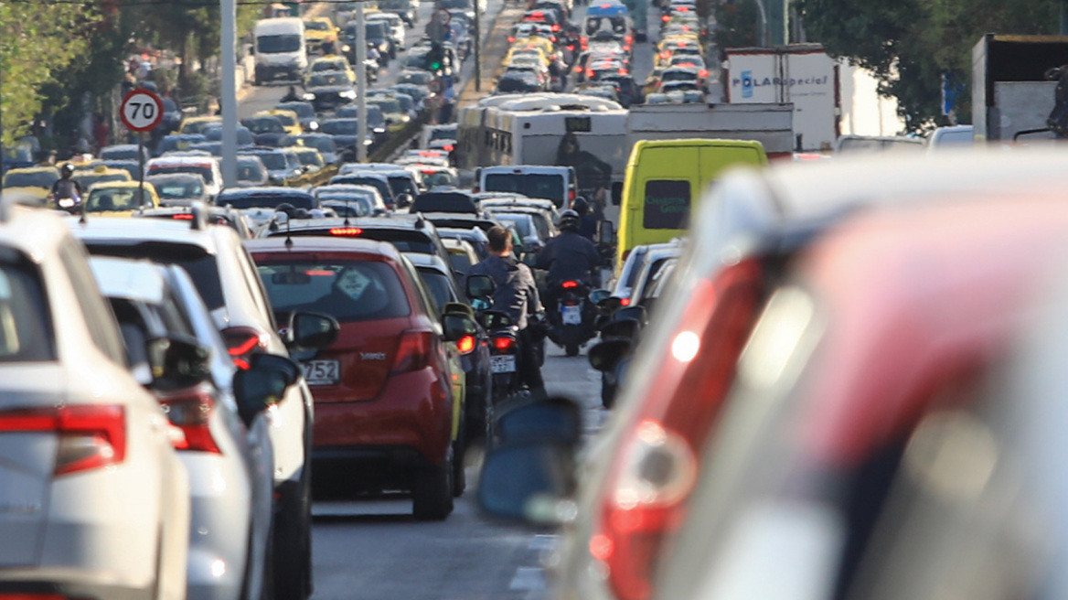 Σε απεργιακό κλοιό η χώρα την Τετάρτη: Ξανά χωρίς ταξί, χειρόφρενο στα μέσα μεταφοράς, δεμένα πλοία - Κανονικά οι πτήσεις