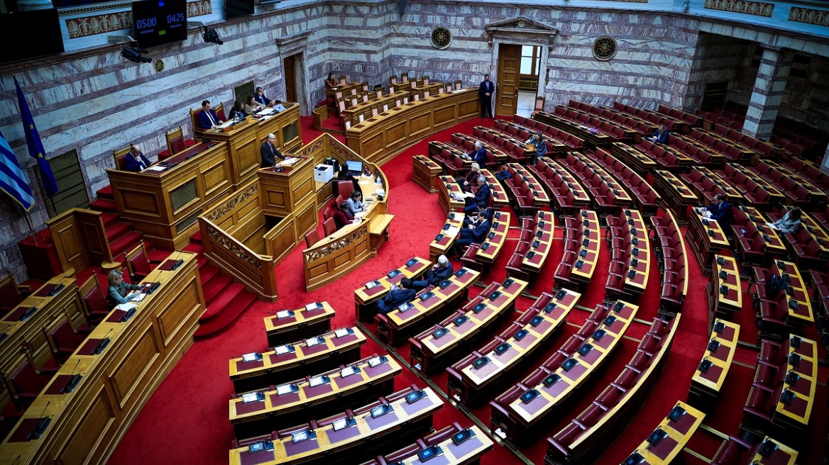 Τραγωδία στα Τέμπη: Αναφορές στην Ολομέλεια της Βουλής με αφορμή την αυριανή επέτειο