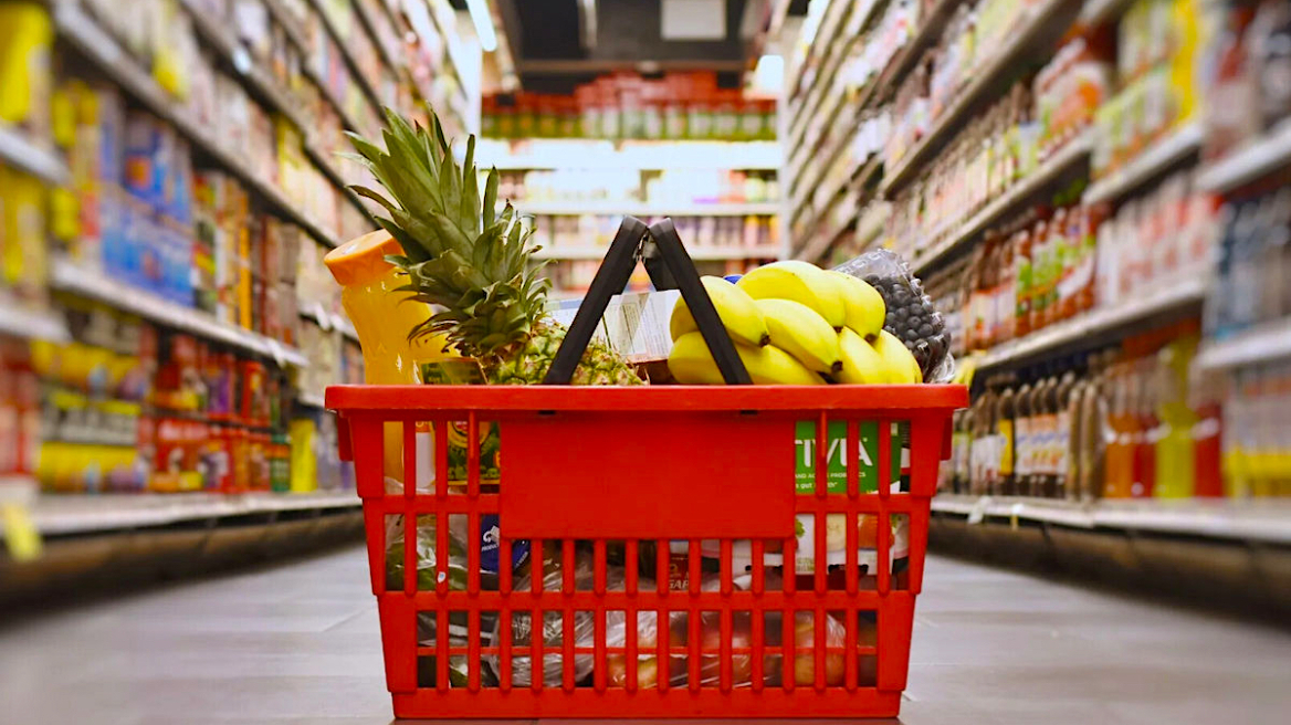 Θα πηγαίνουν στο super market με στρατιωτικό (video)