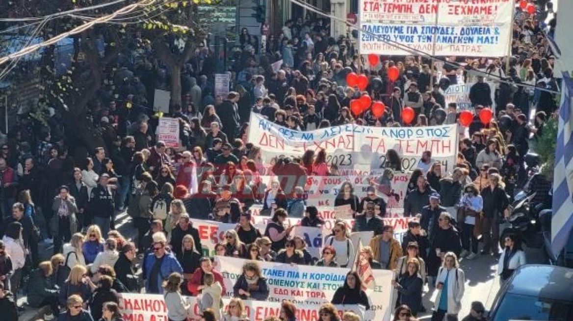 Πάτρα: Αγρότες με τρακτέρ στη συγκέντρωση διαμαρτυρίας για την επέτειο των Τεμπών 