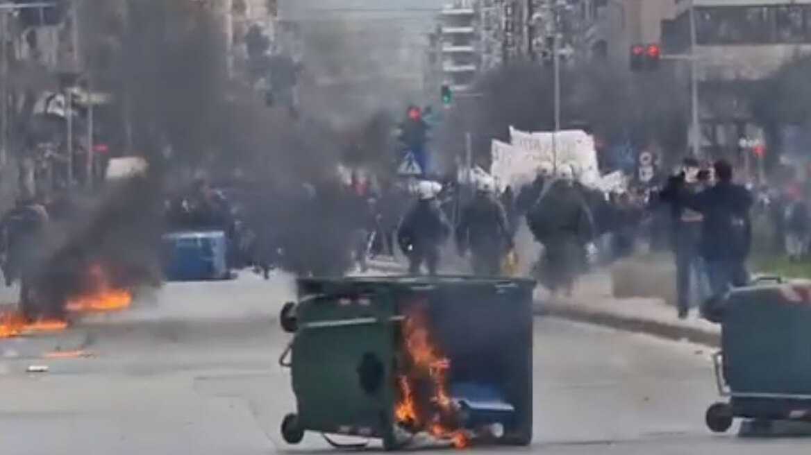 Θεσσαλονίκη: Επεισόδια στην πορεία για τα Τέμπη - Βροχή από πέτρες και μολότοφ