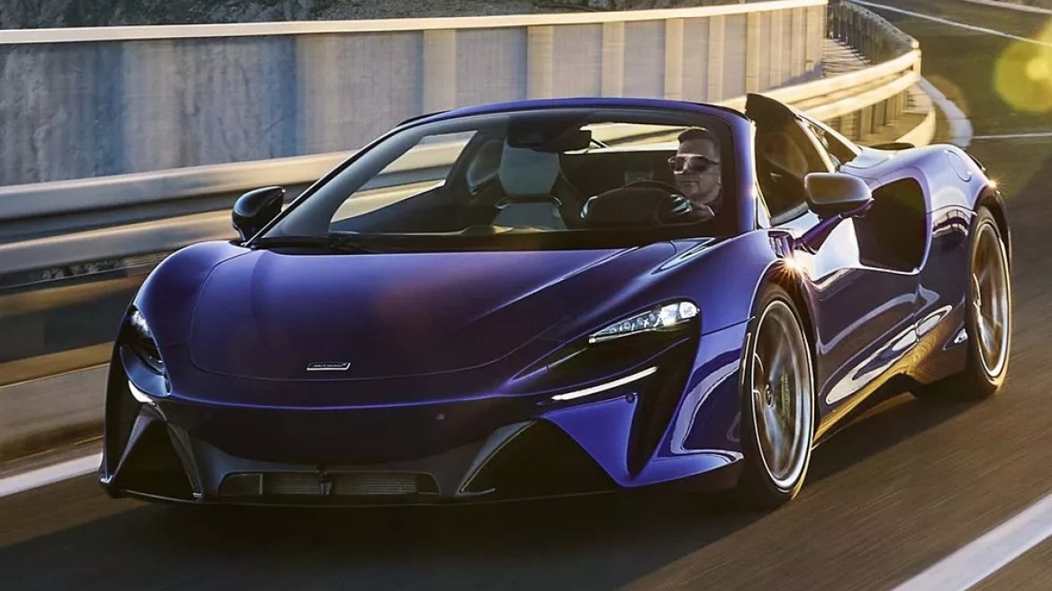 Η McLaren Artura πετά την οροφή της