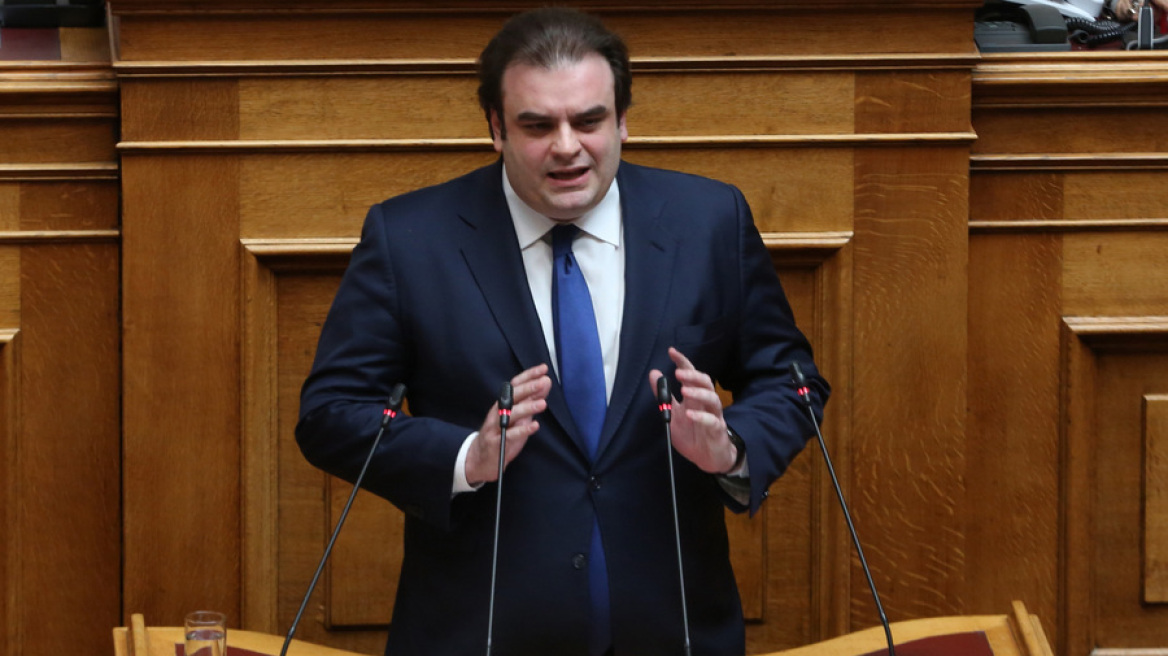 Πιερρακάκης: Πέταξαν φυλλάδια στο σπίτι του υπουργού Παιδείας -  «Δεν φοβάμαι» λέει ο ίδιος