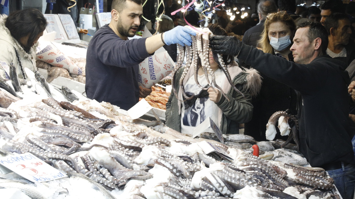 Οι τιμές των προϊόντων στο «Καλάθι της Σαρακοστής» - Μόνο τα κατεψυγμένα θαλασσινά στο καλάθι