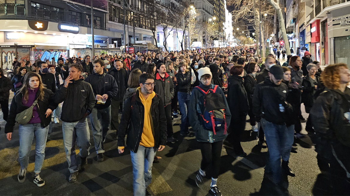 Βγήκαν στους δρόμους της Αθήνας κατά της απαλλακτικής εισαγγελικής πρότασης για τον Ηλία Μίχο - Δείτε φωτογραφίες