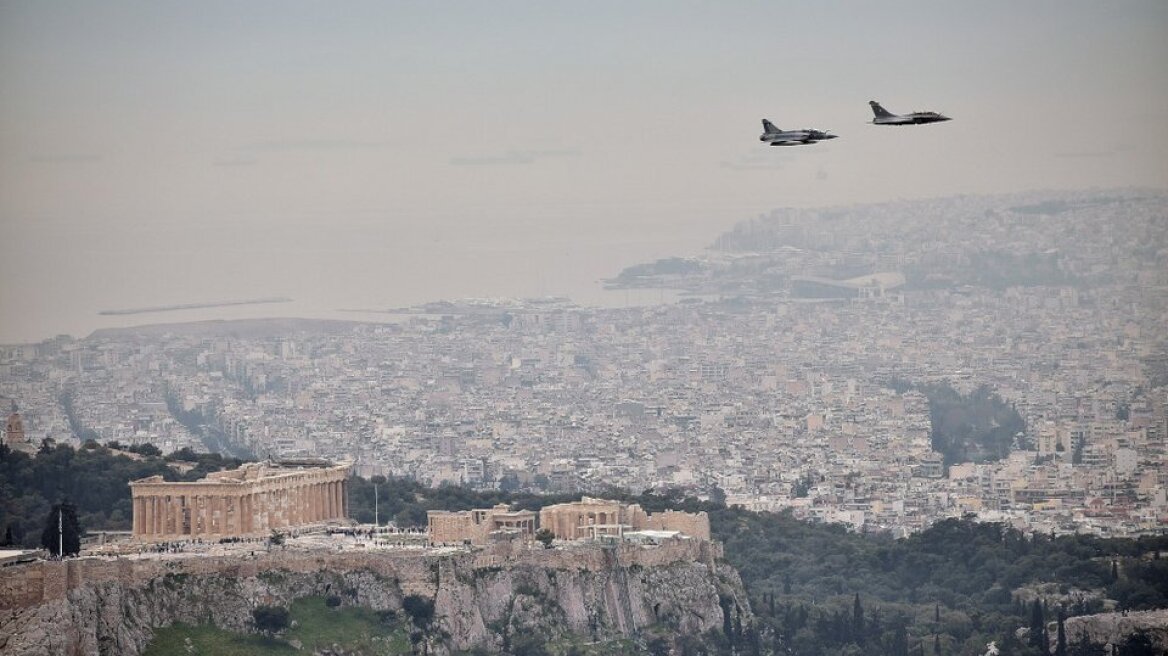 Μαχητικά αεροσκάφη και ελικόπτερα θα πετάξουν σήμερα πάνω από την Αθήνα