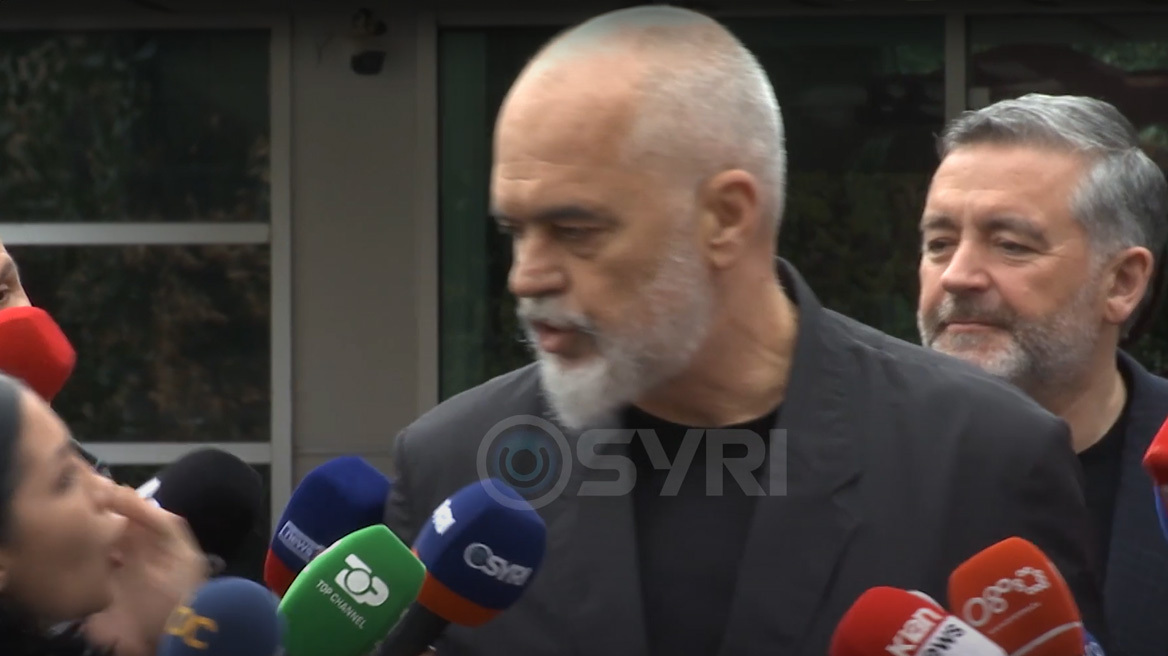 Αλβανία: Ο Έντι Ράμα έσπρωξε γυναίκα δημοσιογράφο μπροστά στις κάμερες - Δείτε βίντεο