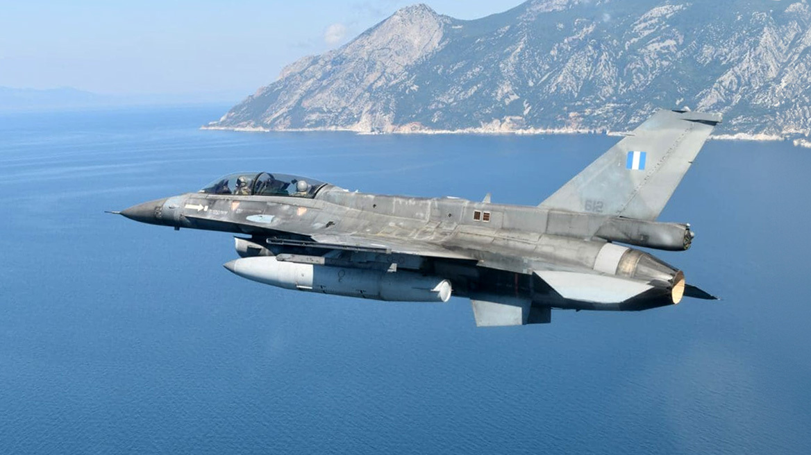 Πτώση F-16: Μιάμιση ώρα πάλευε στην ανοιχτή θάλασσα ο πιλότος 