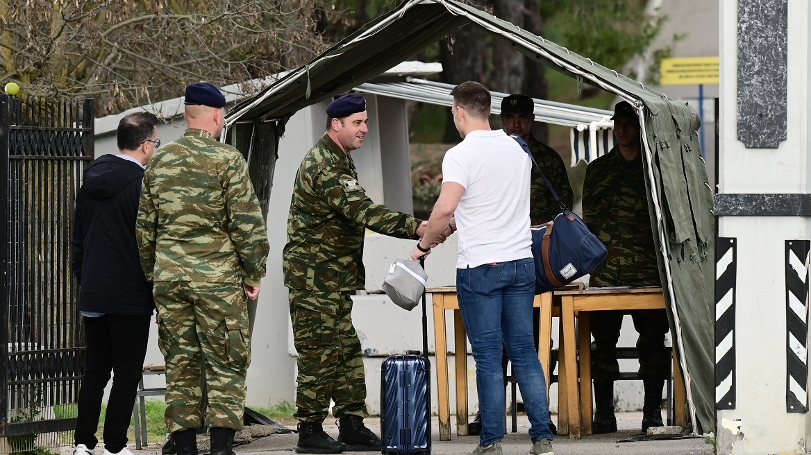 Στέφανος Κασσελάκης: Αποστολάκης και Καπνισάκης τον είδαν στο πρώτο επισκεπτήριο στη Θήβα