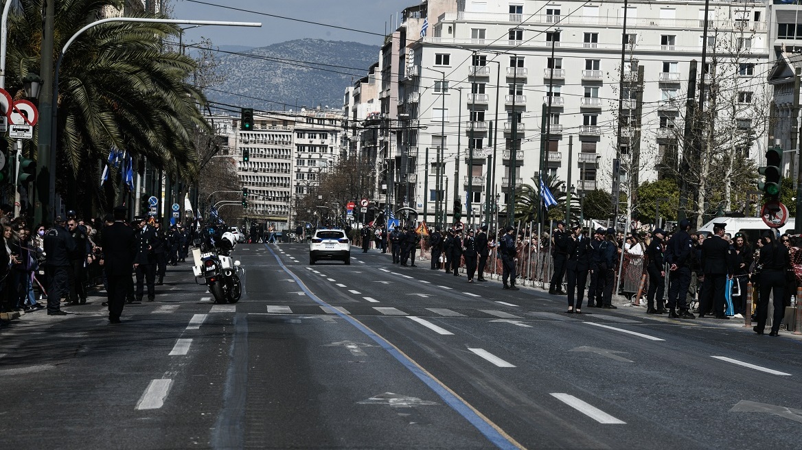 Κυκλοφοριακές ρυθμίσεις την Κυριακή στην Αθήνα για τη μαθητική παρέλαση - Ποιοι δρόμοι θα κλείσουν