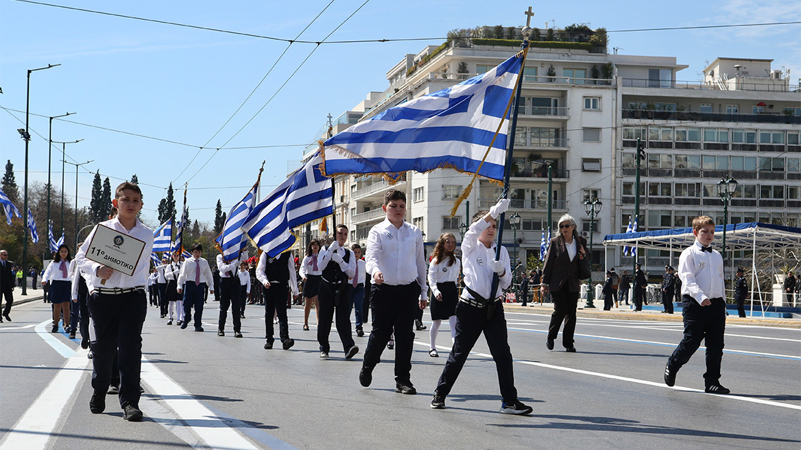 Μαθητική παρέλαση στην Αθήνα με 230 σχολεία - «Με πίστη και σθένος μπορούμε να πετύχουμε πολλά» το μήνυμα Πιερρακάκη