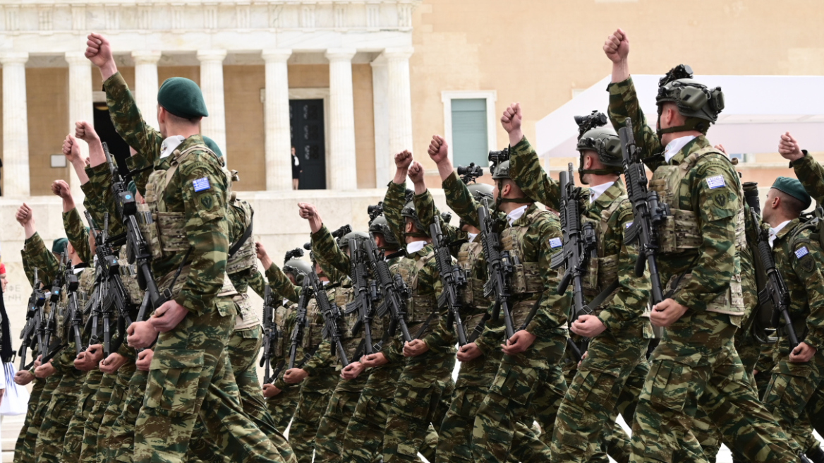 25η Μαρτίου: Η μεγάλη στρατιωτική παρέλαση μέσα από 15 εντυπωσιακές φωτογραφίες