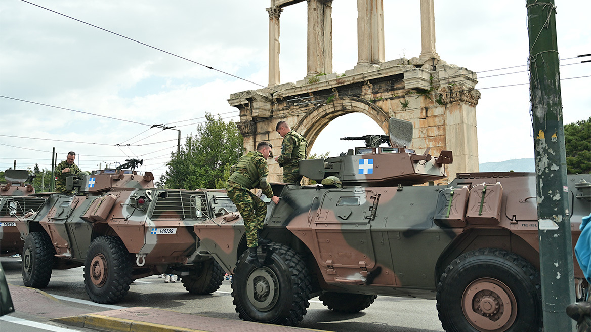 25η Μαρτίου: Όλα έτοιμα για τη μεγάλη στρατιωτική παρέλαση - Δείτε τα άρματα στο κέντρο της Αθήνας