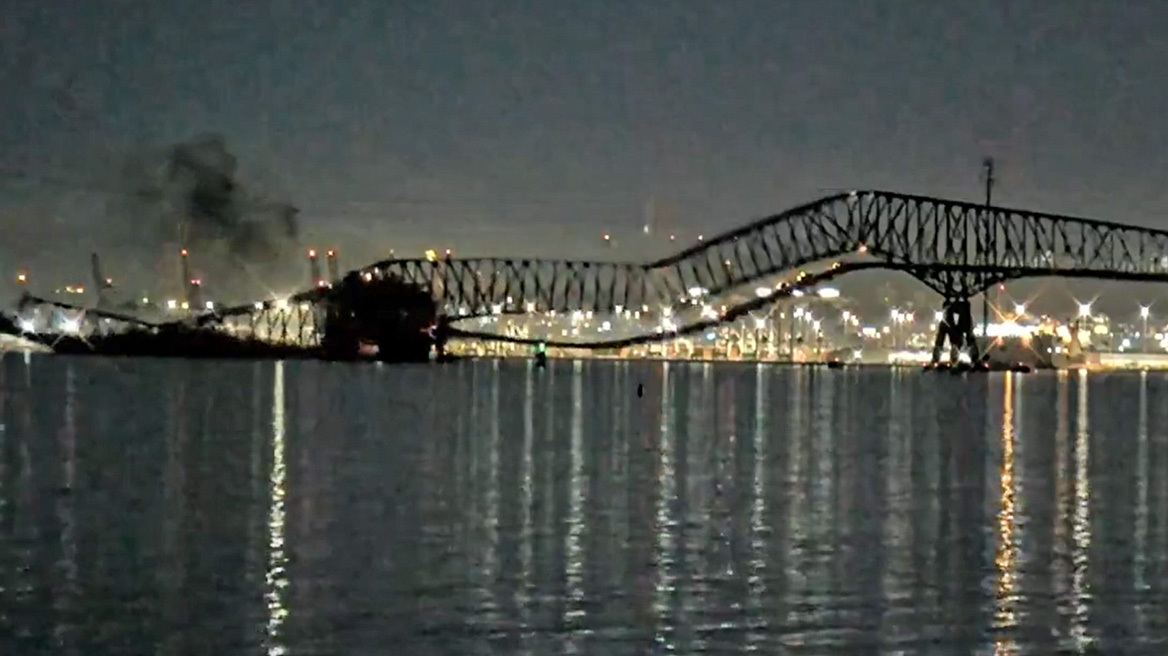 Francis Scott Key Bridge: Φορτηγό πλοίο έπεσε στη γέφυρα της Βαλτιμόρης προκαλώντας την κατάρρευσή της - Φόβοι για θύματα