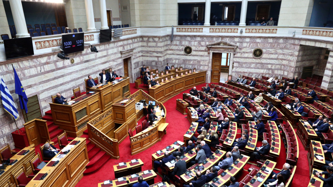 Πρόταση δυσπιστίας: Για Τέμπη, ακρίβεια και e-mails σε αποδήμους εγκαλεί την κυβέρνηση το ΠΑΣΟΚ