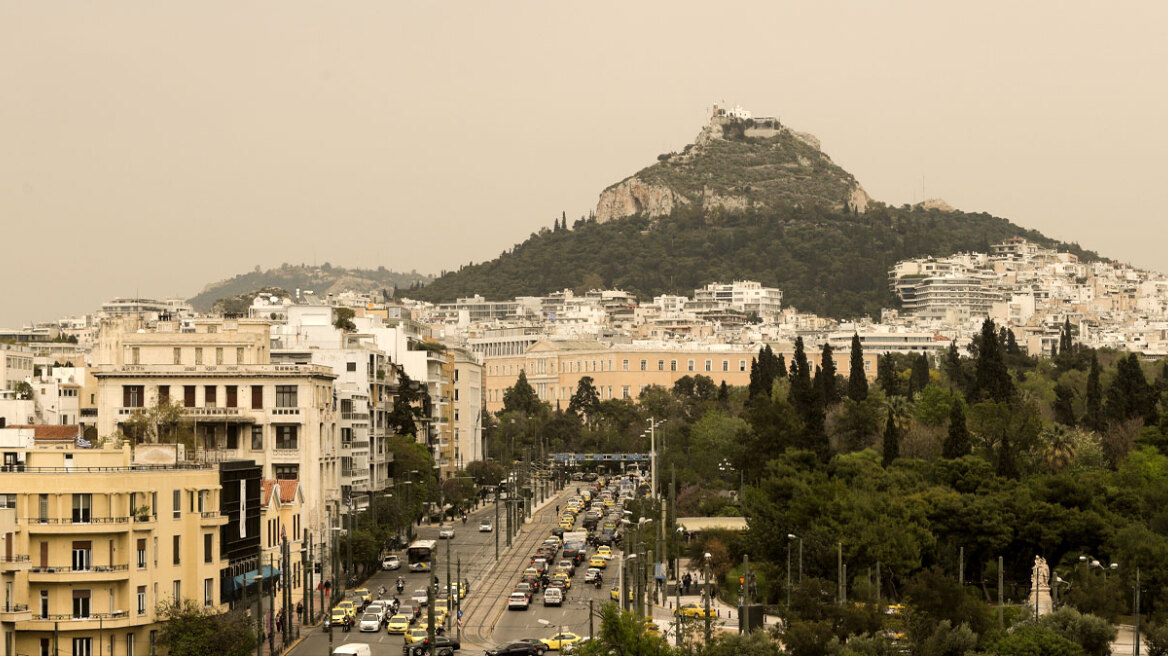 Καιρός: Αφρικανική σκόνη με ζέστη διαρκείας - Αποπνικτική ατμόσφαιρα στην Αττική