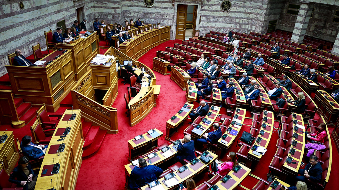 Πρόταση δυσπιστίας: Στην τελική ευθεία η συζήτηση στη Βουλή - Τι θα πει ο πρωθυπουργός