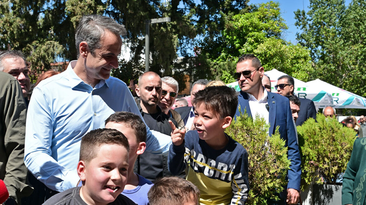 Στο Μοσχάτο ο Κυριάκος Μητσοτάκης: «Η προσοχή μας είναι στραμμένη στα προβλήματα της κοινωνίας»