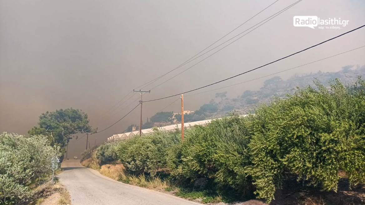 Πυρκαγιά στο Λασίθι: Μόνο διάσπαρτους καπνούς αντιμετωπίζει πλέον η Πυροσβεστική