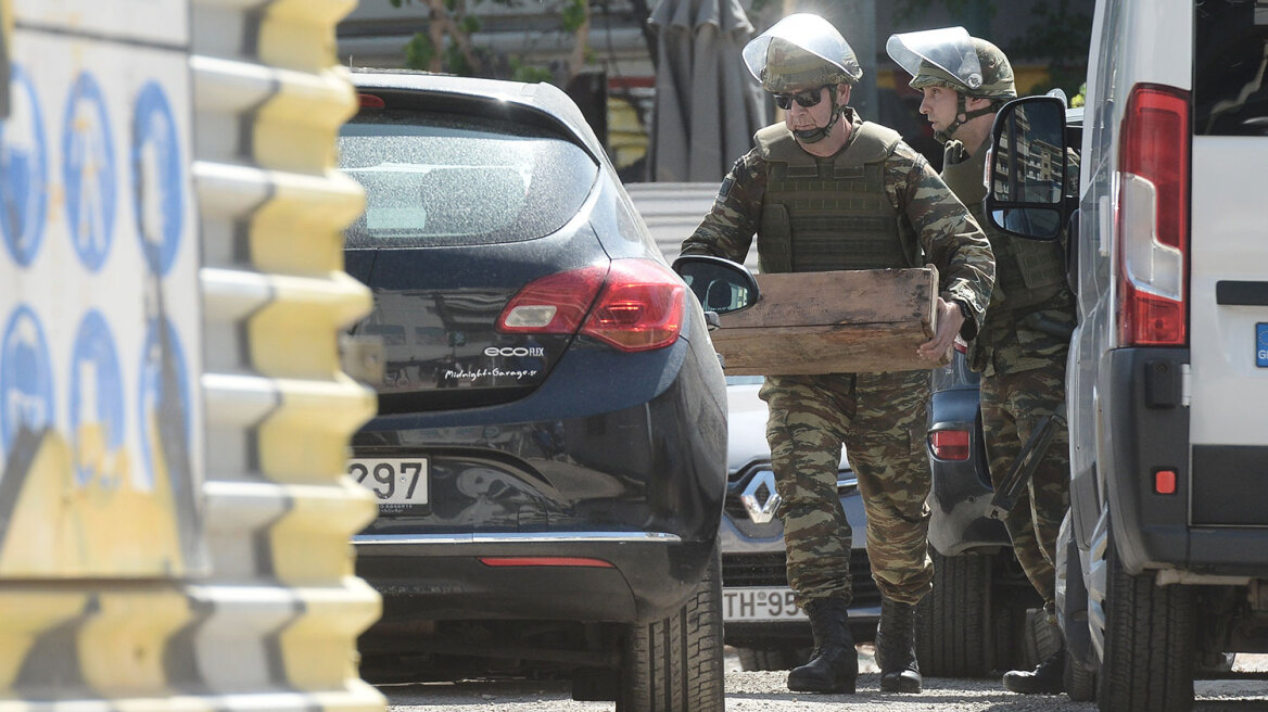 Φωτογραφίες και βίντεο: Βρέθηκε οβίδα του Β' Παγκοσμίου Πολέμου κοντά στην πλατεία Κυψέλης