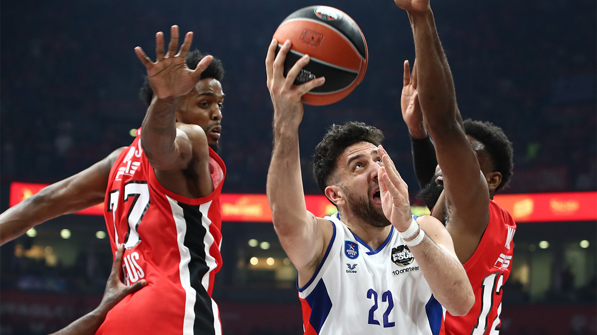 Final Four 2022: Διαβολική σύμπτωση και ίδιο σκορ 70-73, 3:38 πριν το τέλος των δύο ημιτελικών