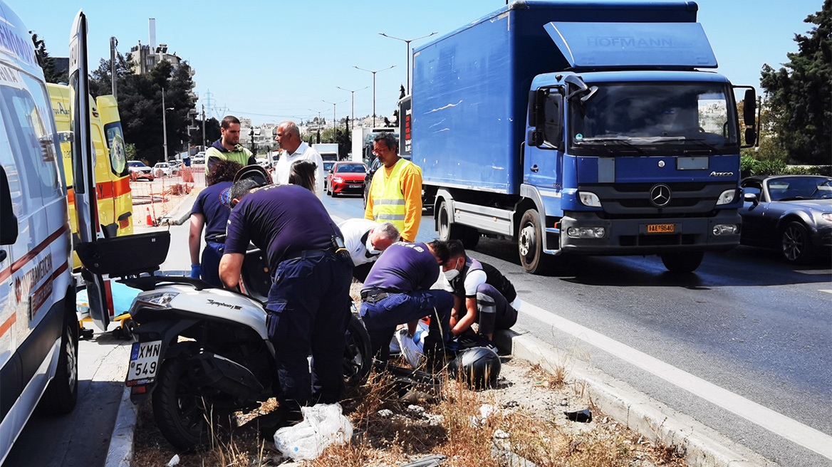 Τροχαίο με μοτοσικλέτα στη Νέα Φιλαδέλφεια - Τραυματίστηκε στο κεφάλι ο οδηγός