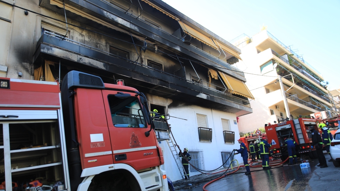 Φωτιά σε διαμέρισμα στη Ριζούπολη - Απεγκλωβίστηκαν έξι άτομα από τους γύρω ορόφους