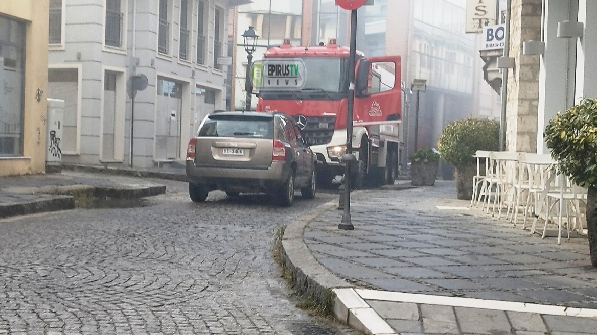 Φωτιά σε διαμέρισμα στα Ιωάννινα - Απεγκλωβίστηκαν δύο άτομα