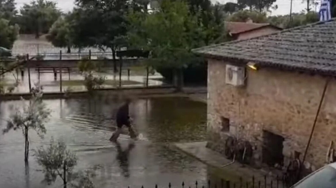 Χαλκιδική: Επιτέθηκαν με φτυάρι και γροθιές σε δημοτικό υπάλληλο εν μέσω κακοκαιρίας