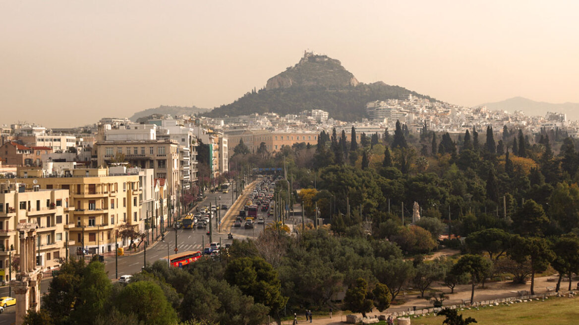 Καιρός: Αυξημένες συγκεντρώσεις σκόνης σήμερα, ζέστη και λασποβροχές - Η πρόγνωση για το Πάσχα