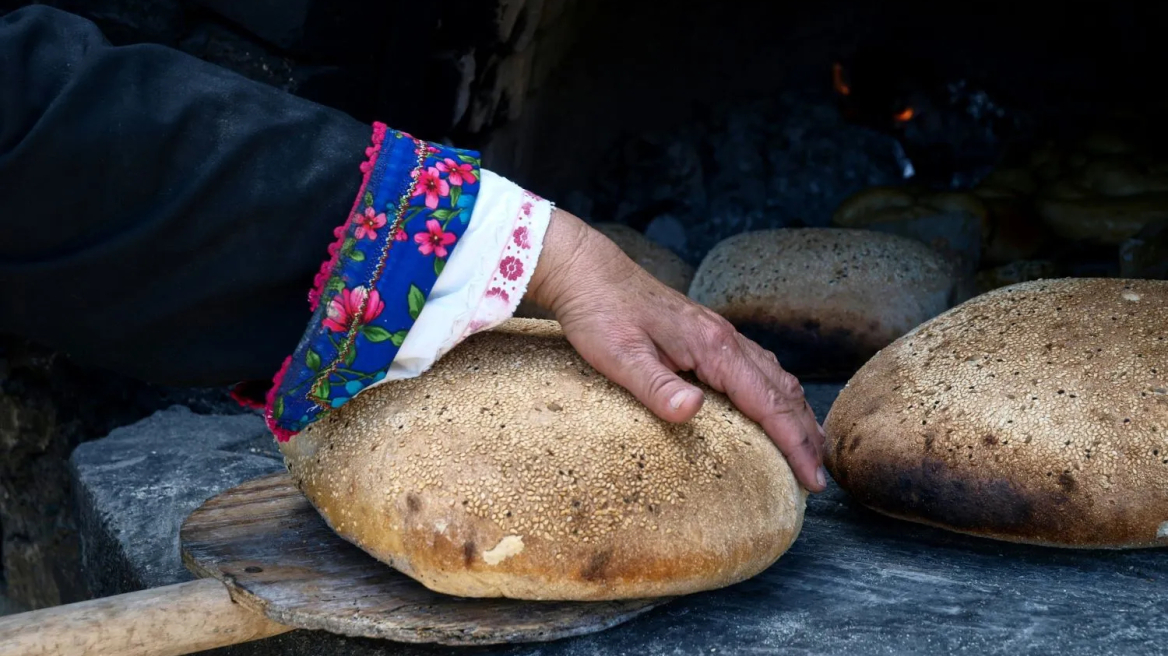 Η Μεγάλη Εβδομάδα των φουρνισμάτων στην Όλυμπο της Καρπάθου