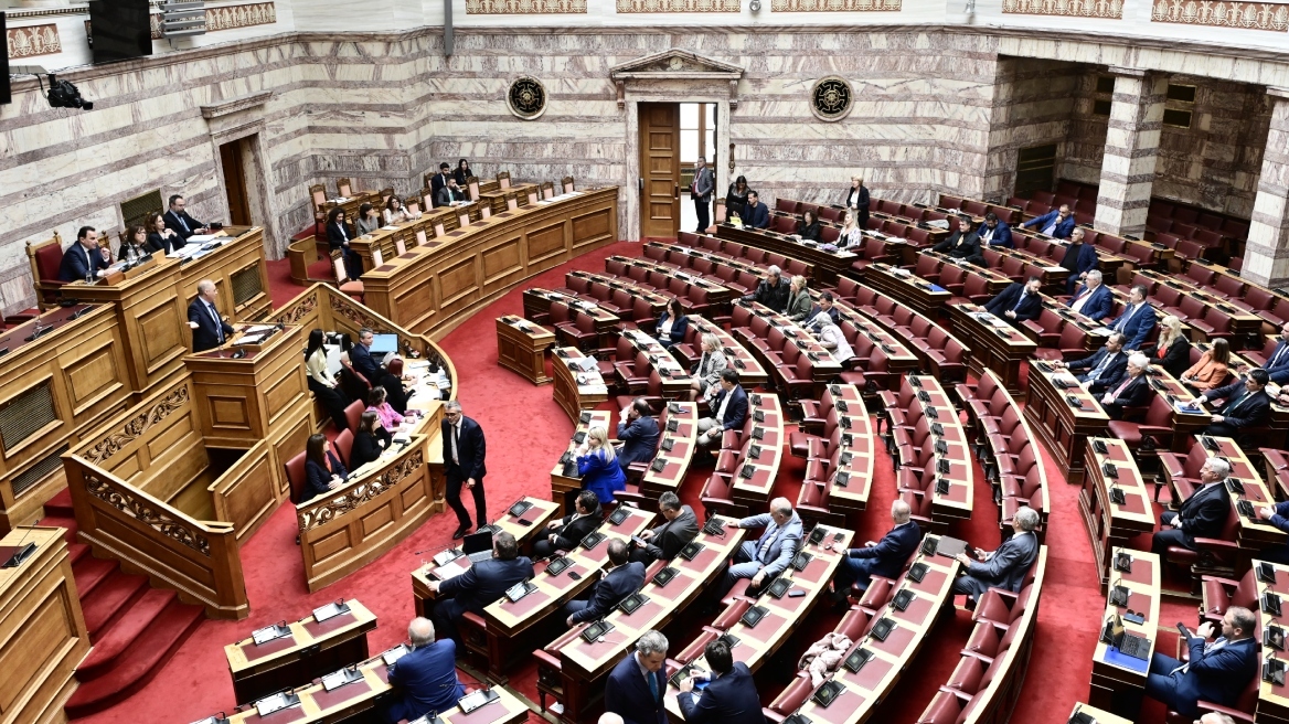 Βουλή: Έκτακτη συνεδρίαση της Επιτροπής Θεσμών και Διαφάνειας μετά το αίτημα της αντιπολίτευσης για τις παρακολουθήσεις