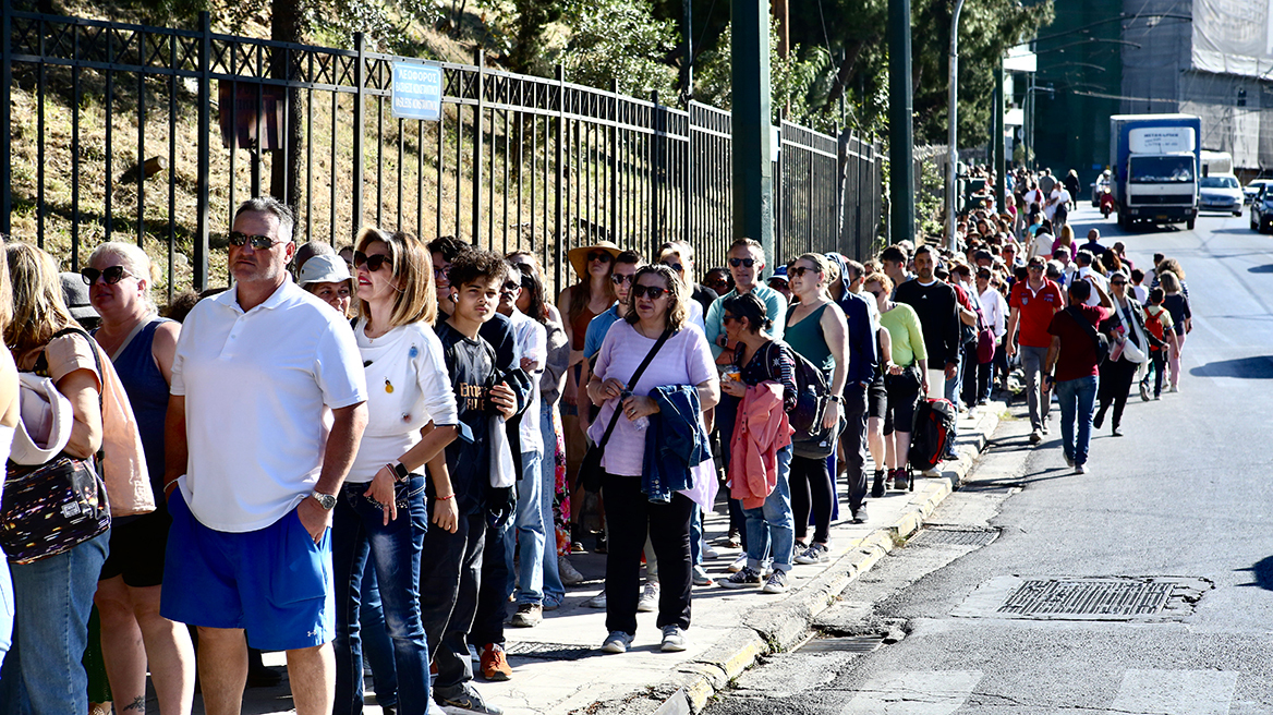 Πλήθος κόσμου έξω από το Παναθηναϊκό Στάδιο για την τελετή παράδοσης της Ολυμπιακής Φλόγας - Το πρόγραμμα - Φωτογραφίες και Βίντεο