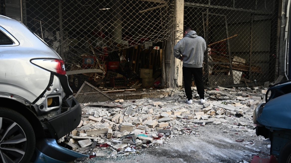 Τέσσερις προσαγωγές από το Τμήμα Εκβιαστών για τις εκρήξεις σε Καλλιθέα και Πειραιά