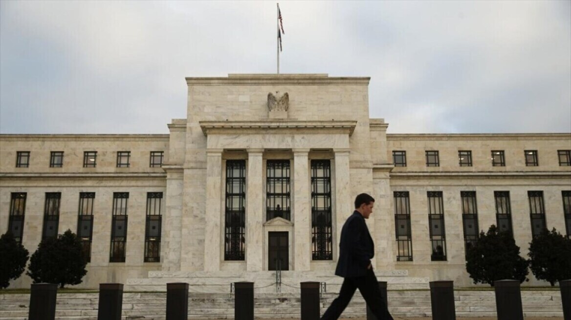 Fed: Αμετάβλητα τα επιτόκια σε υψηλό 23 ετών - Κανένα σήμα για μείωση