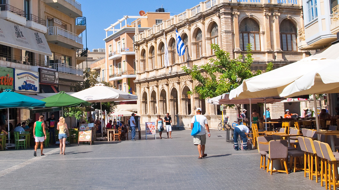 Κρήτη: 44χρονη έπαθε ανακοπή μπροστά στα μάτια του παιδιού της στο κέντρο του Ηρακλείου