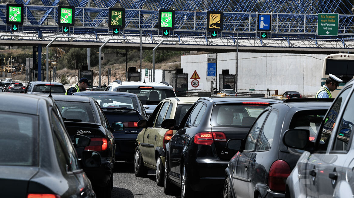 Πάσχα: Η μεγαλύτερη έξοδος στη μετά Covid εποχή - Πόσοι έφυγαν οδικώς, με πλοία και αεροπλάνα