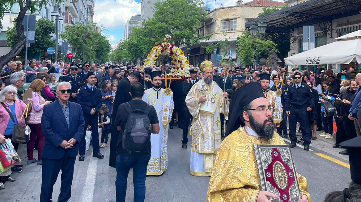 Θεσσαλονίκη: Με κατάνυξη η περιφορά του Επιταφίου του Αγίου Μηνά - Δείτε βίντεο και φωτογραφίες 