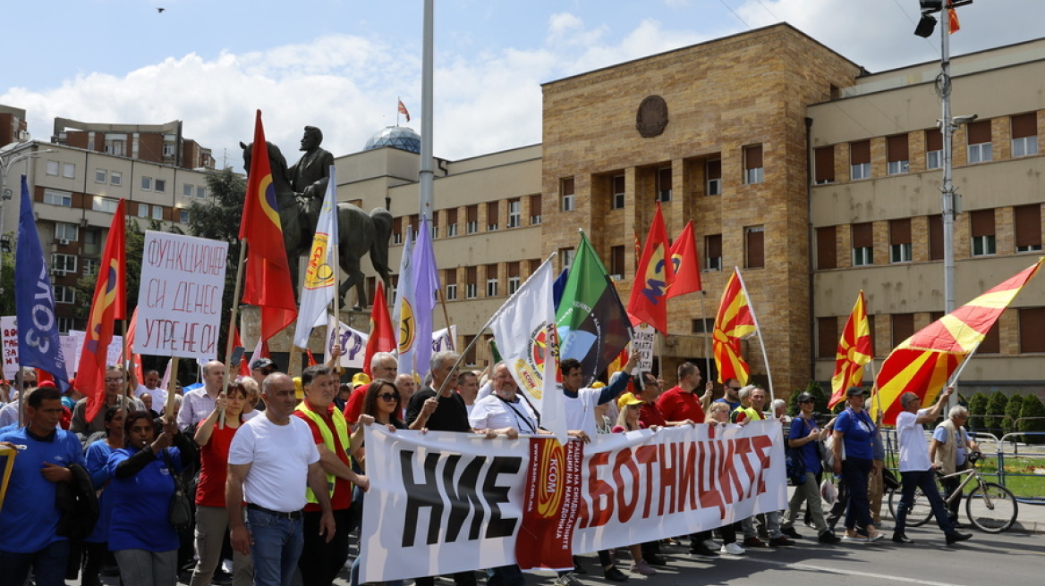 Κάλπες αύριο στη Βόρεια Μακεδονία: Σε διπλή εκλογική νίκη οδεύει το εθνικιστικό VMRO-DPMNE