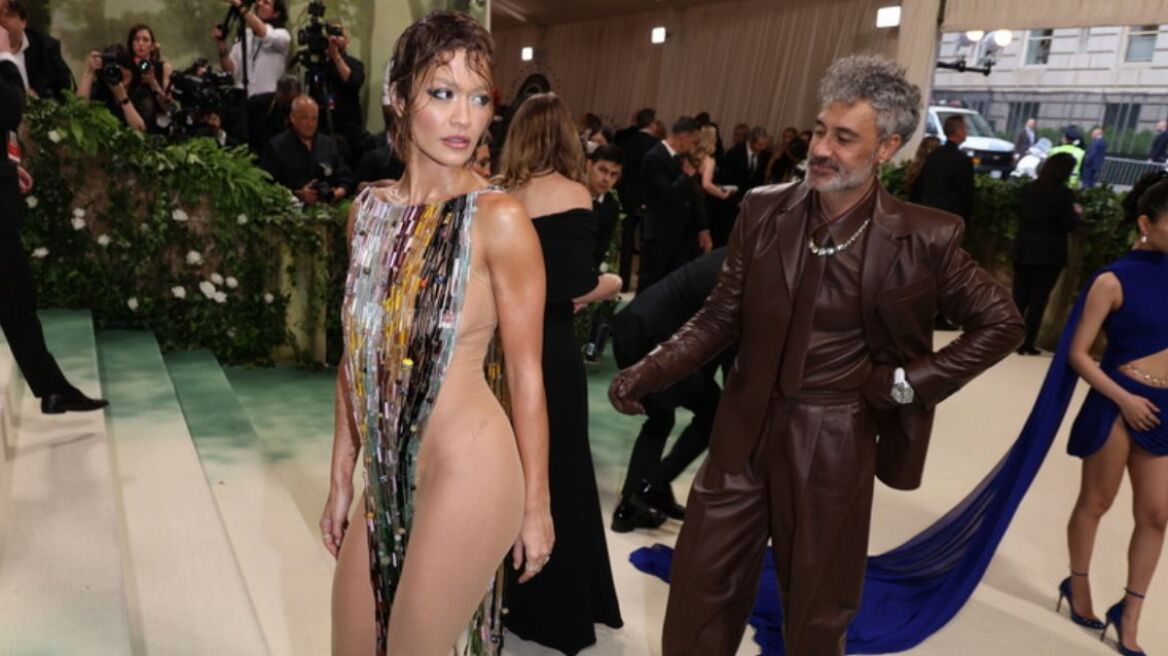 Ρίτα Όρα: Σχεδόν γυμνή στο Met Gala - Δείτε φωτογραφίες 