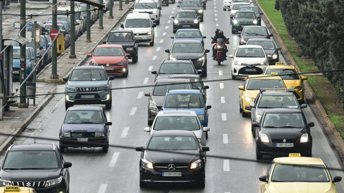 Στο κόκκινο το κυκλοφοριακό της Αθήνας - Οι φωτεινοί σηματοδότες αποκτούν Τεχνητή Νοημοσύνη