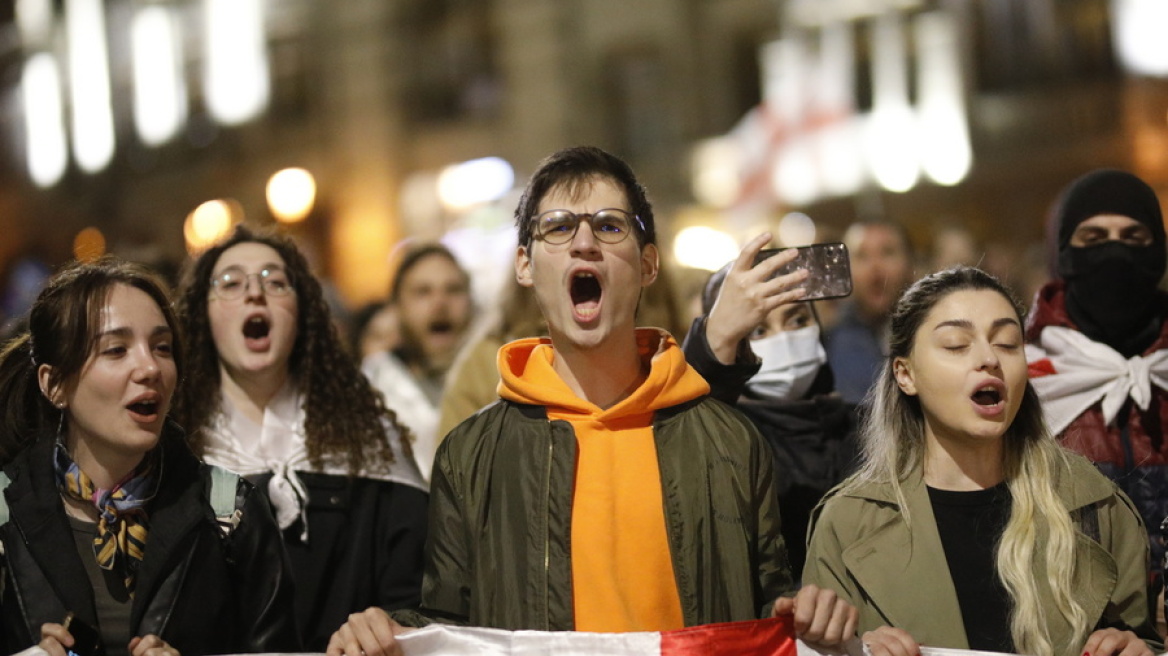 Γεωργία: Έξι άνθρωποι τέθηκαν υπό κράτηση σε συγκεντρώσεις κατά του νόμου περί ξένων πρακτόρων