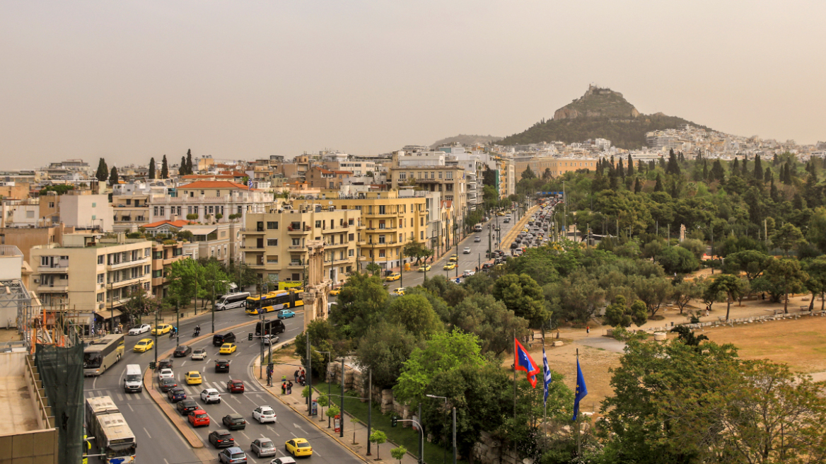 Καιρός:  Έρχονται υψηλές θερμοκρασίες, σκόνη και λασποβροχές - Ποιες περιοχές επηρεάζονται 