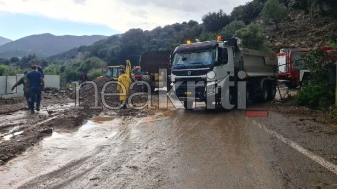 Κρήτη: Προβλήματα από την ισχυρή καταιγίδα - Κατολισθήσεις στον ΒΟΑΚ, ουρές χιλιομέτρων