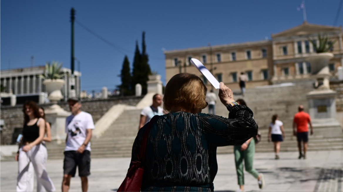 Καιρός: Με συννεφιά ξεκινάει η εβδομάδα - Πότε έρχεται το πρώτο κύμα ζέστης 